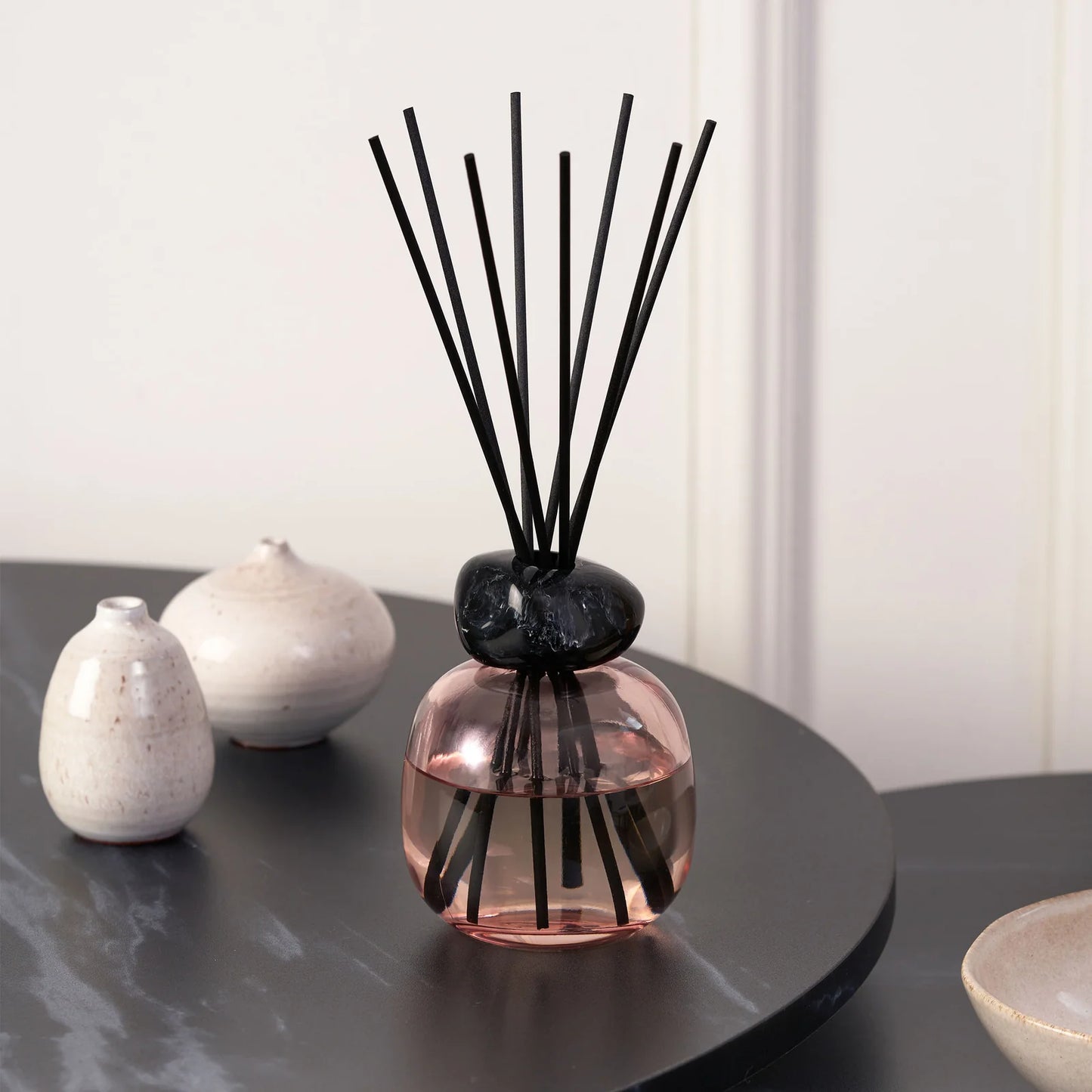 BOUQUET PERFUMADO MINÉRAL NEGRO/ROSA -Aroma floral con el toque a vainilla