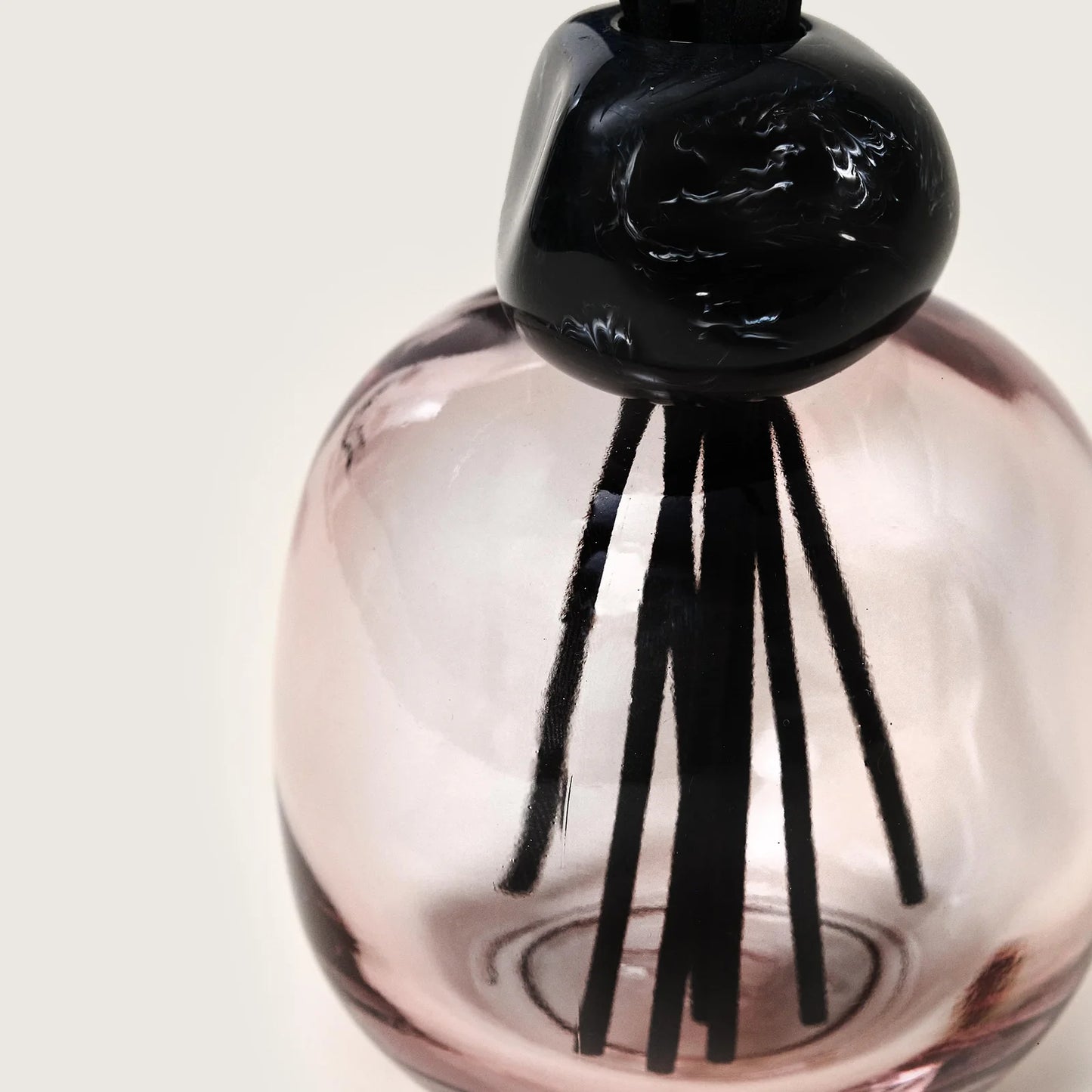 BOUQUET PERFUMADO MINÉRAL NEGRO/ROSA -Aroma floral con el toque a vainilla